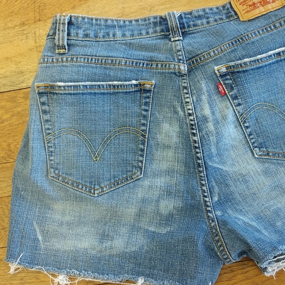 Levi's cut off jean shorts size 12-14 - Picture 3 of 6